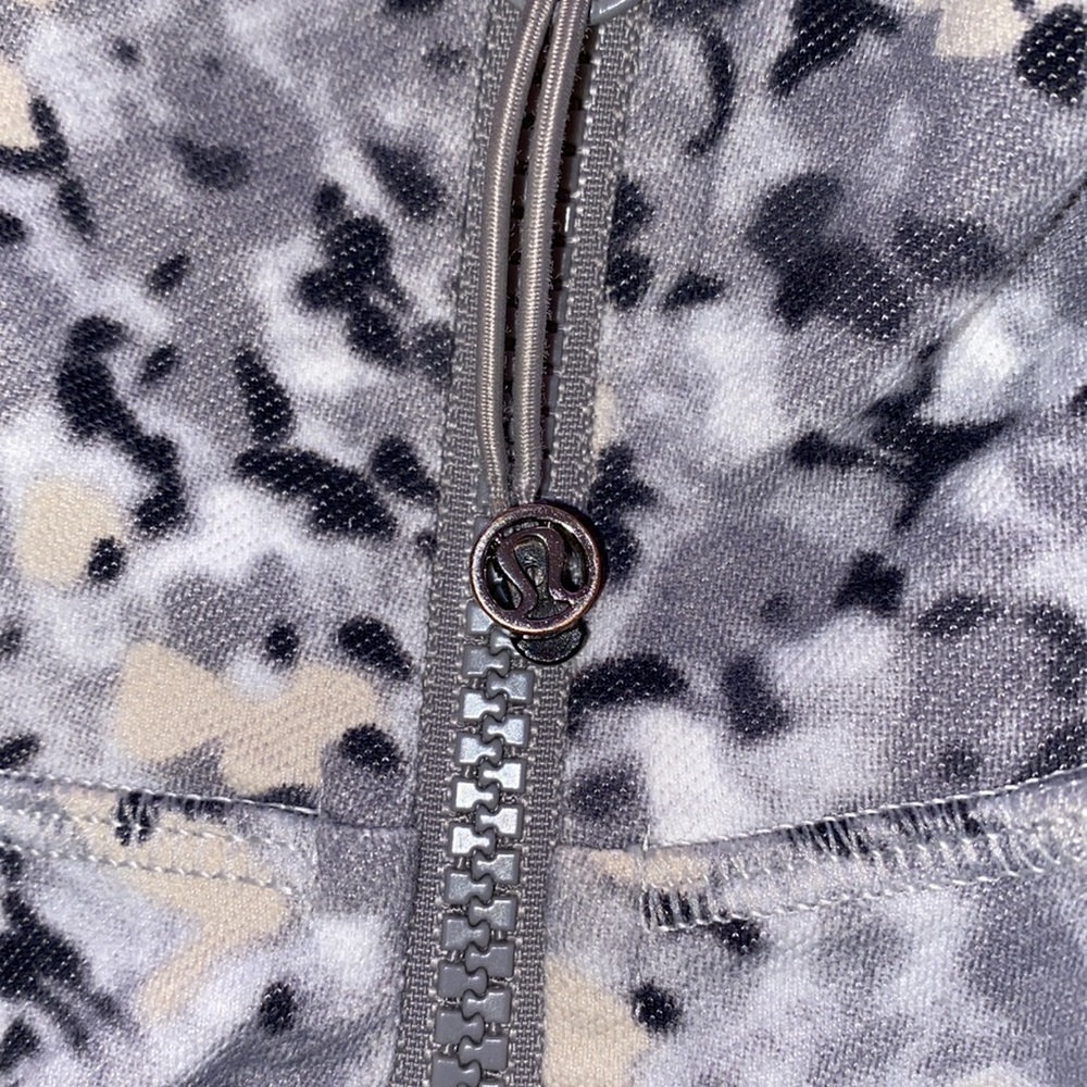 Lululemon Jacket - Picture 2 of 5